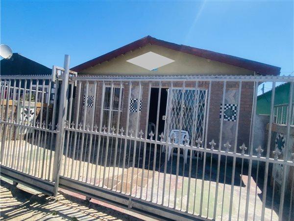 3 Bedroom Property for Sale in Sabata Dalindyebo Square Western Cape